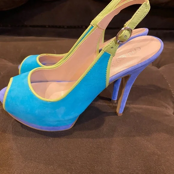 Guess Heels - Picture 1 of 9